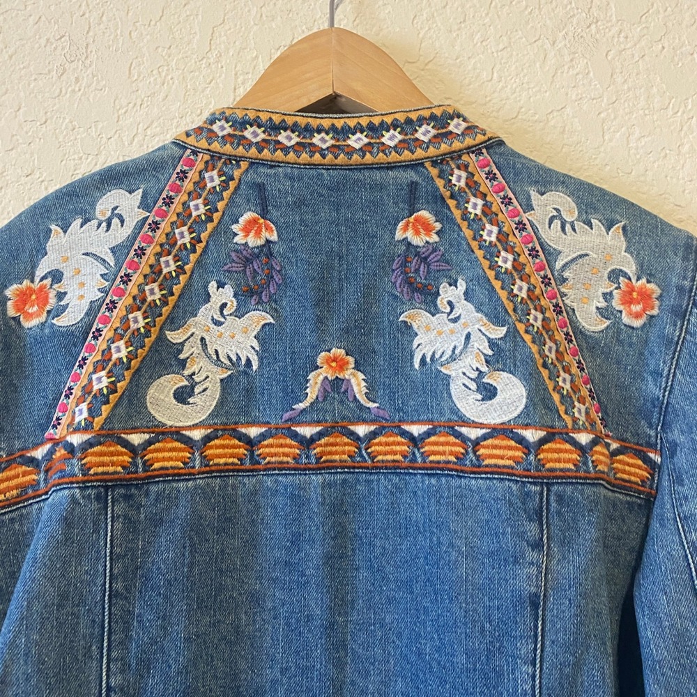 Chico's Denim Jacket Size 2 Large Embroidered Blue‎ Boho Western Open Festival - Picture 4 of 9
